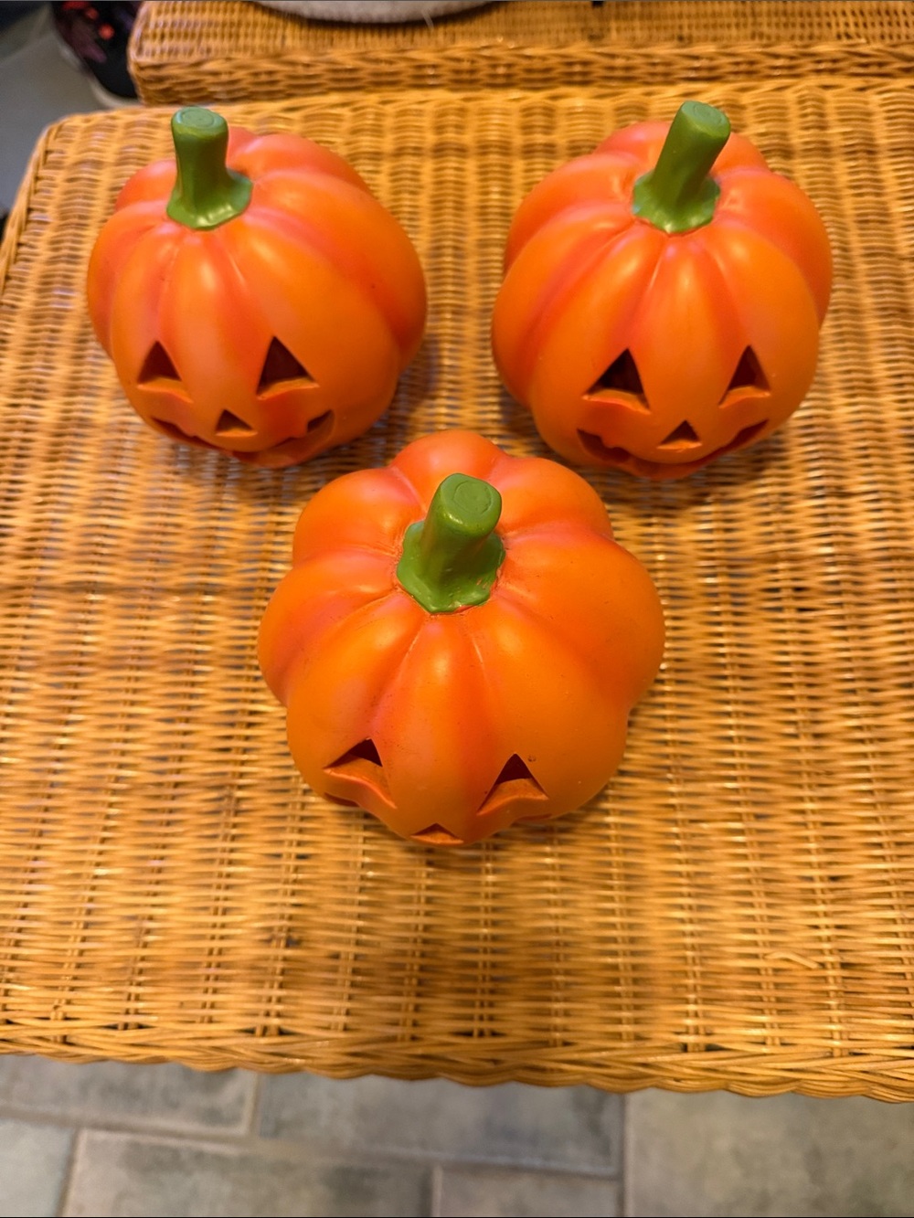 3 Orange Jack-o'-Lantern Pumpkins need LR 44 1.5vx3 batteries like new
